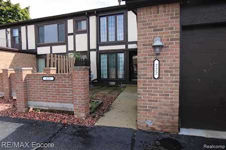 222 Country Club Saint Clair Shores, MI 48082