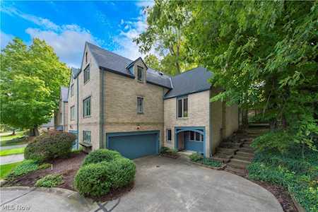 1 Baldwin Ln #1 Rocky River, OH 44116