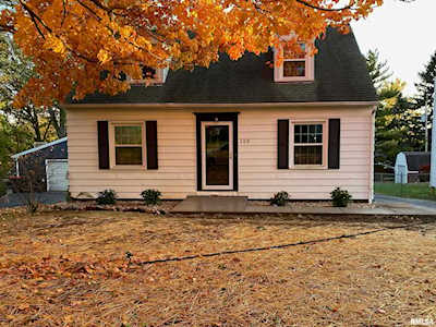 128 E Cherry Ridge Rd Peoria, IL 61614