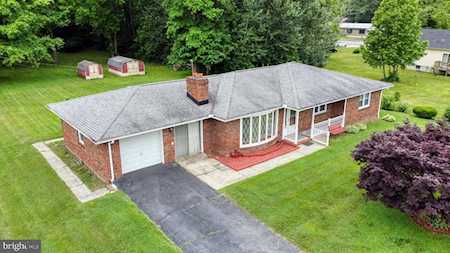 312 Highland Ave Carneys Point, NJ 08069