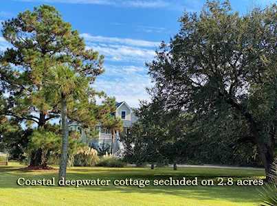 330 Flowers Dr Edisto Island, SC 29438