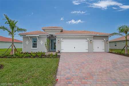 18719 Ensenada Dr Naples, FL 34114