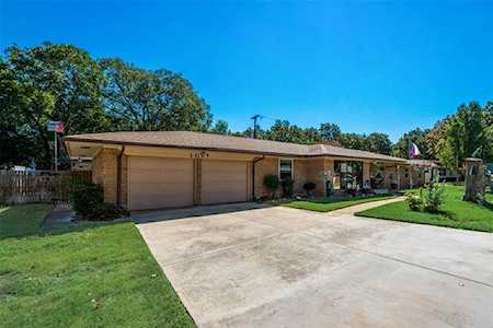 1017 Ridgewood Terrace Arlington, TX 76012