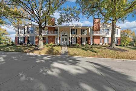 1509 Hedgeford Dr Chesterfield, MO 63017