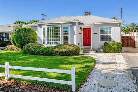 17527 Kittridge St Lake Balboa, CA 91406