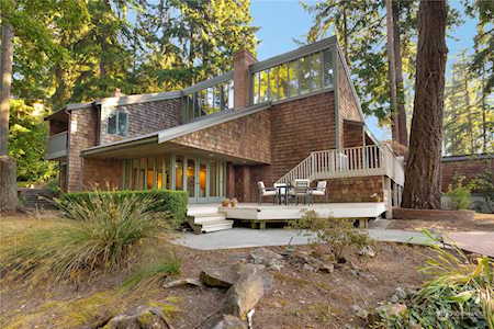 1990 Killarney Dr SE Bellevue, WA 98004