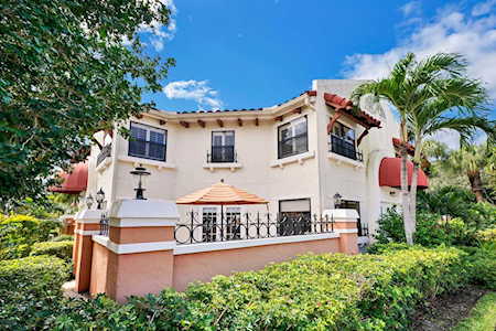 15 Uno Lago Drive #15 Juno Beach, FL 33408