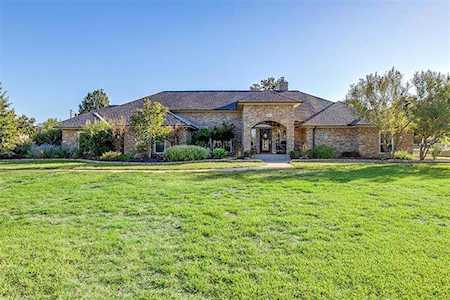 6070 Oak Hollow Drive Burleson, TX 76028