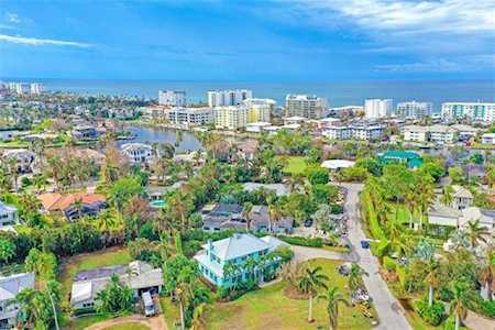 330 Hawser Ln Naples, FL 34102