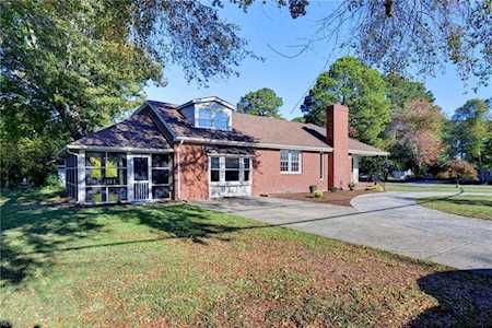 40 Turlington Rd Newport News, VA 23606