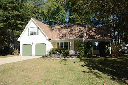 824 Whisper Hollow Dr Chesapeake, VA 23322