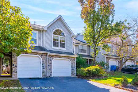 23 Woodchuck Ct Tinton Falls, NJ 07753