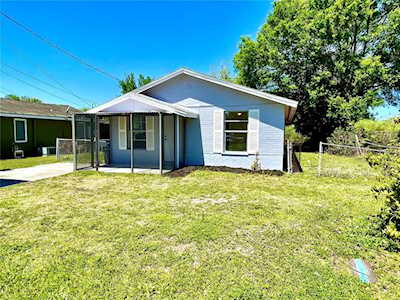 220 30th St E Palmetto, FL 34221