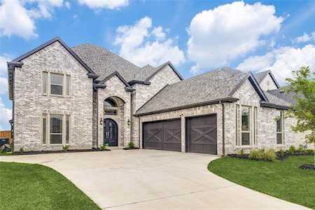 2724 La Jolla Boulevard Grand Prairie, TX 75054