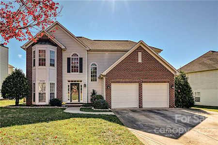 9508 Autumn Applause Dr Charlotte, NC 28277