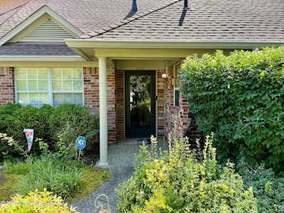 8231 Burning Tree Ct Louisville, KY 40291