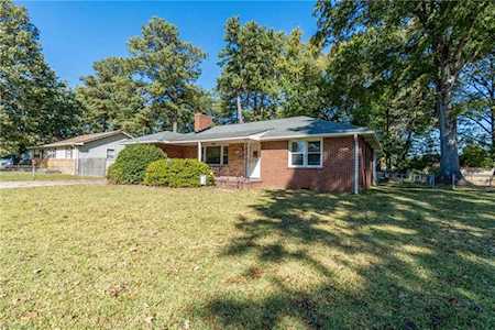 2324 Springdale Rd Chesapeake, VA 23323