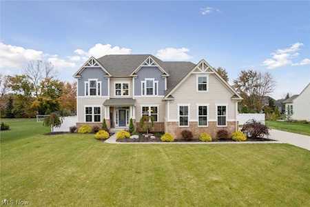 2587 Daegan Dr Avon, OH 44011
