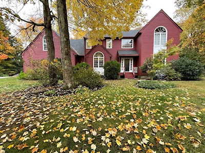 18 Spinning Wheel Dr. Uxbridge, MA 01569