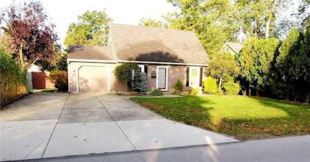 110 Oakwood Dr Avon Lake, OH 44012