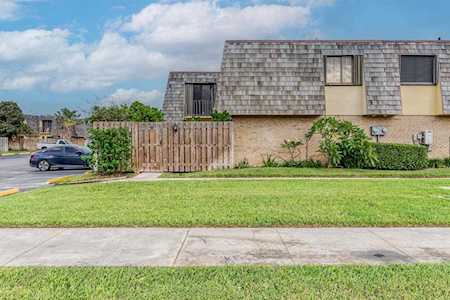 101 Woodland Road Palm Springs, FL 33461