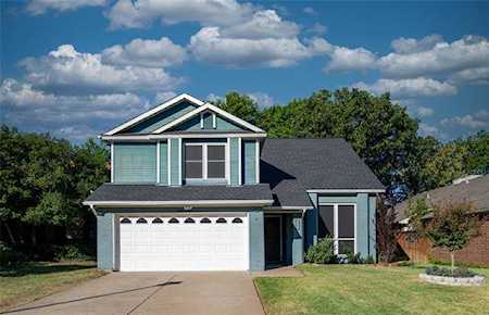 2211 Thistlewood Court Grapevine, TX 76051