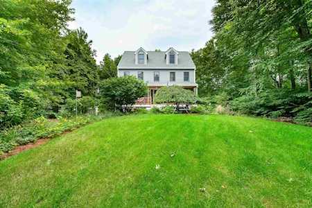 15 Peaslee Crossing Rd Newton, NH 03858