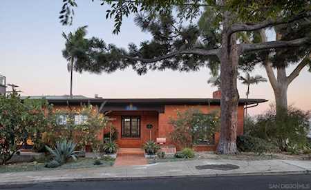 1055 Akron St San Diego, CA 92106