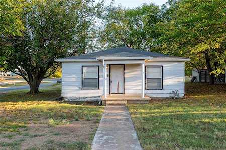 287 E Paris Street Van Alstyne, TX 75076