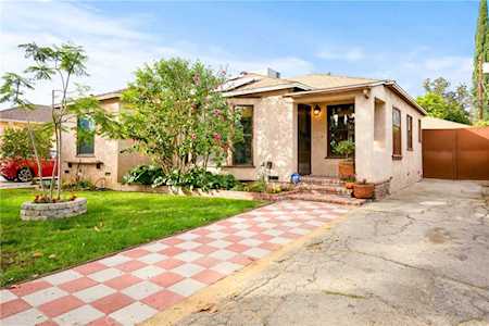 17447 Hamlin St Lake Balboa, CA 91406