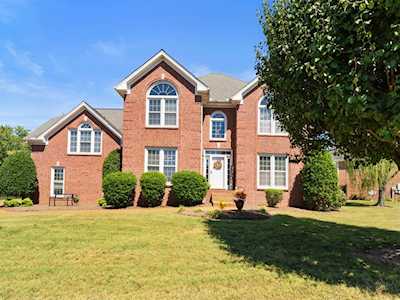 104 S Laurens Way Hendersonville, TN 37075