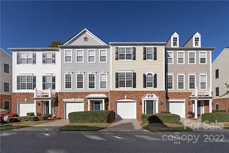 2932 Castleberry Ct Charlotte, NC 28209