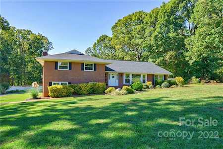 220 Augusta Dr Statesville, NC 28625