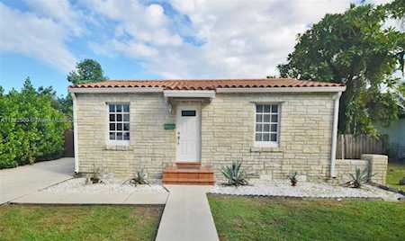 211 Hough Dr Miami Springs, FL 33166