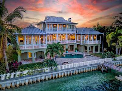 8099 Bayshore Dr Treasure Island, FL 33706