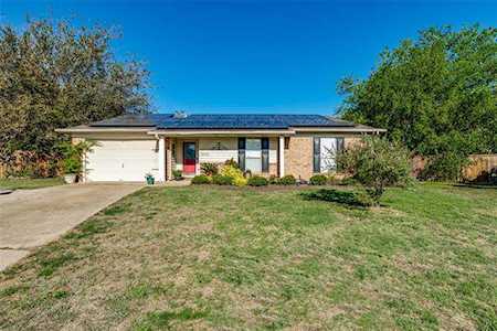 5733 Judie Court Haltom City, TX 76148