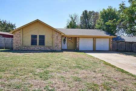 1025 Fox River Lane Fort Worth, TX 76120