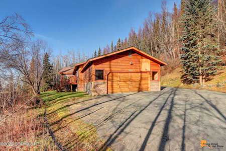 19545 High Bluff Dr Eagle River, AK 99577