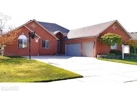 18286 Wingate Macomb, MI 48042