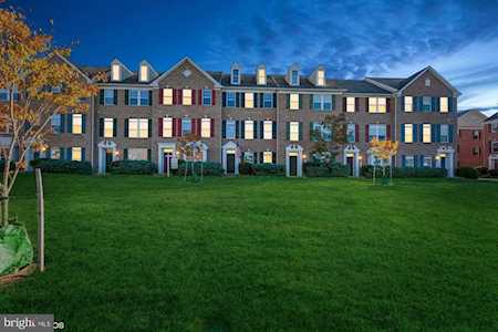 7542 Honey Locust Ln Hanover, MD 21076