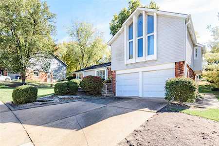 476 Sunstone Dr Ballwin, MO 63011