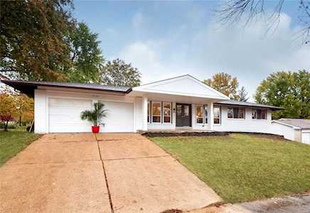 13312 Hobnail Dr St Louis, MO 63146