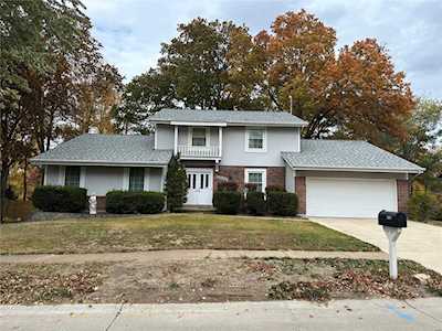 15551 Cedarmill Dr Chesterfield, MO 63017