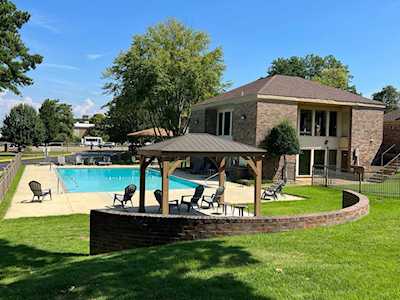6584 S Poplar Woods Cir Germantown, TN 38138