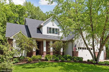 1104 Wildwood Way Chaska, MN 55318