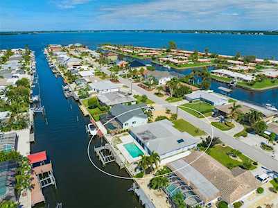 4012 Royal Palm Dr Bradenton, FL 34210