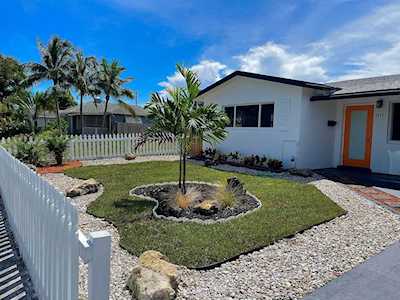 1615 N Ocean Breeze Lake Worth Beach, FL 33460