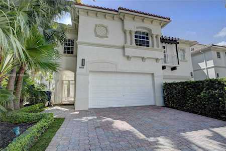 3852 NE 199th Ter Aventura, FL 33180