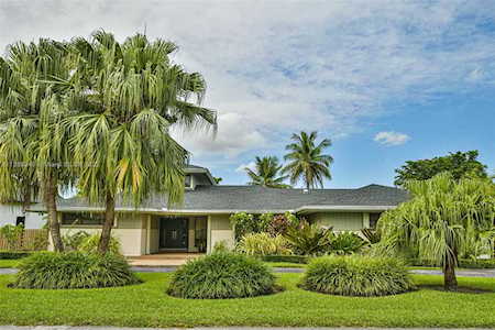 9910 E Calusa Club Dr Miami, FL 33186