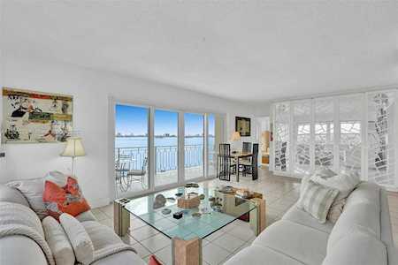 11111 Biscayne Blvd #8A (801) Miami, FL 33181
